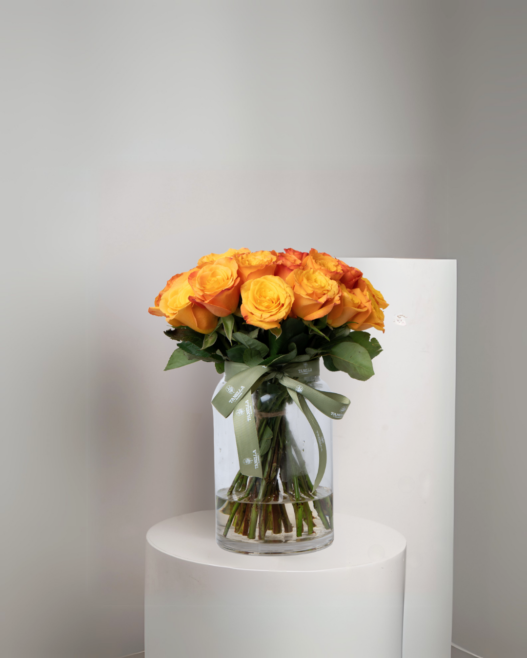 Rose confidential Vase - tanella flowers 
