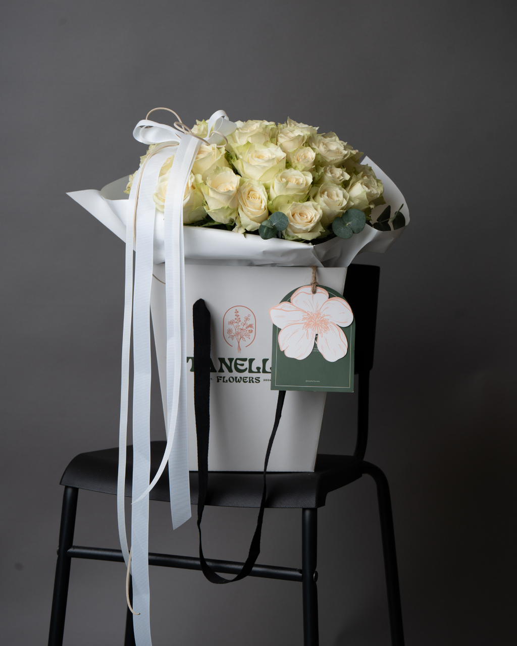 Almond Chantilly - tanella flowers 