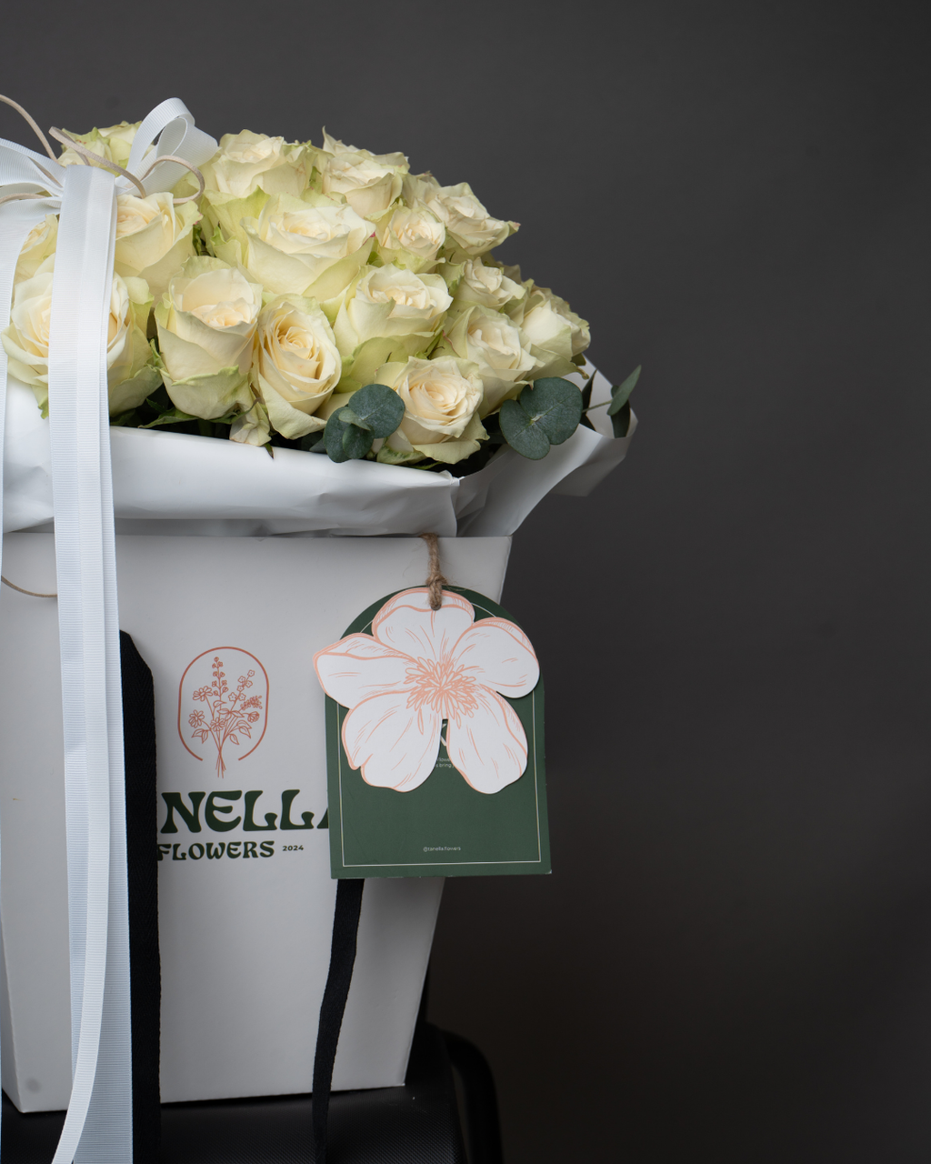 Almond Chantilly - tanella flowers 