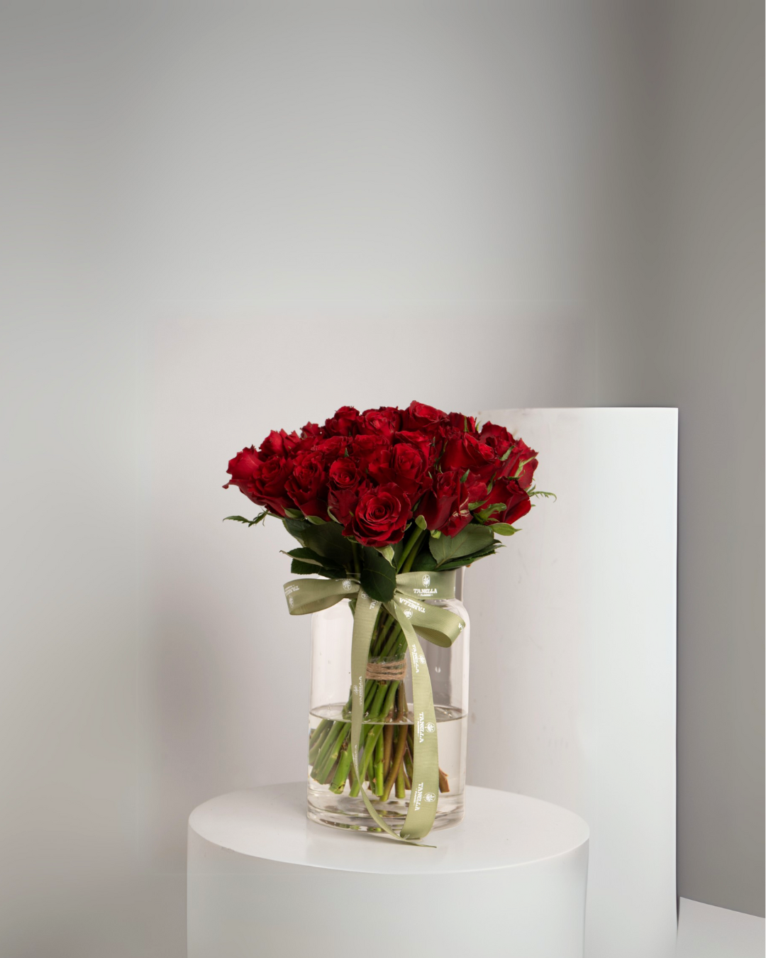 Red Rose Vase - tanella flowers 