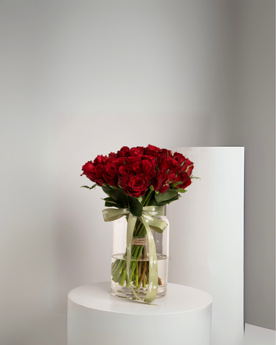 Red Rose Vase - tanella flowers 