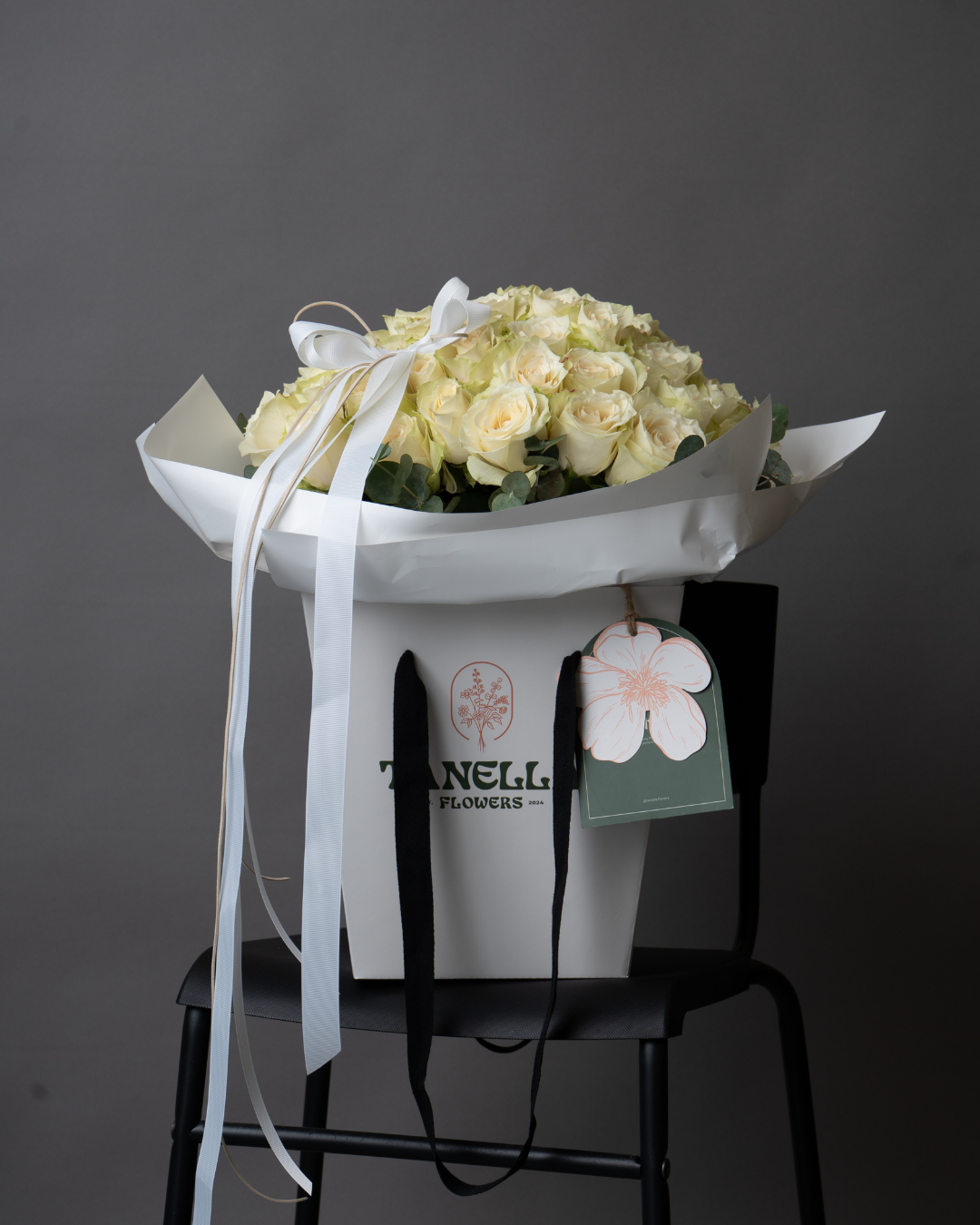 Almond Chantilly - tanella flowers 