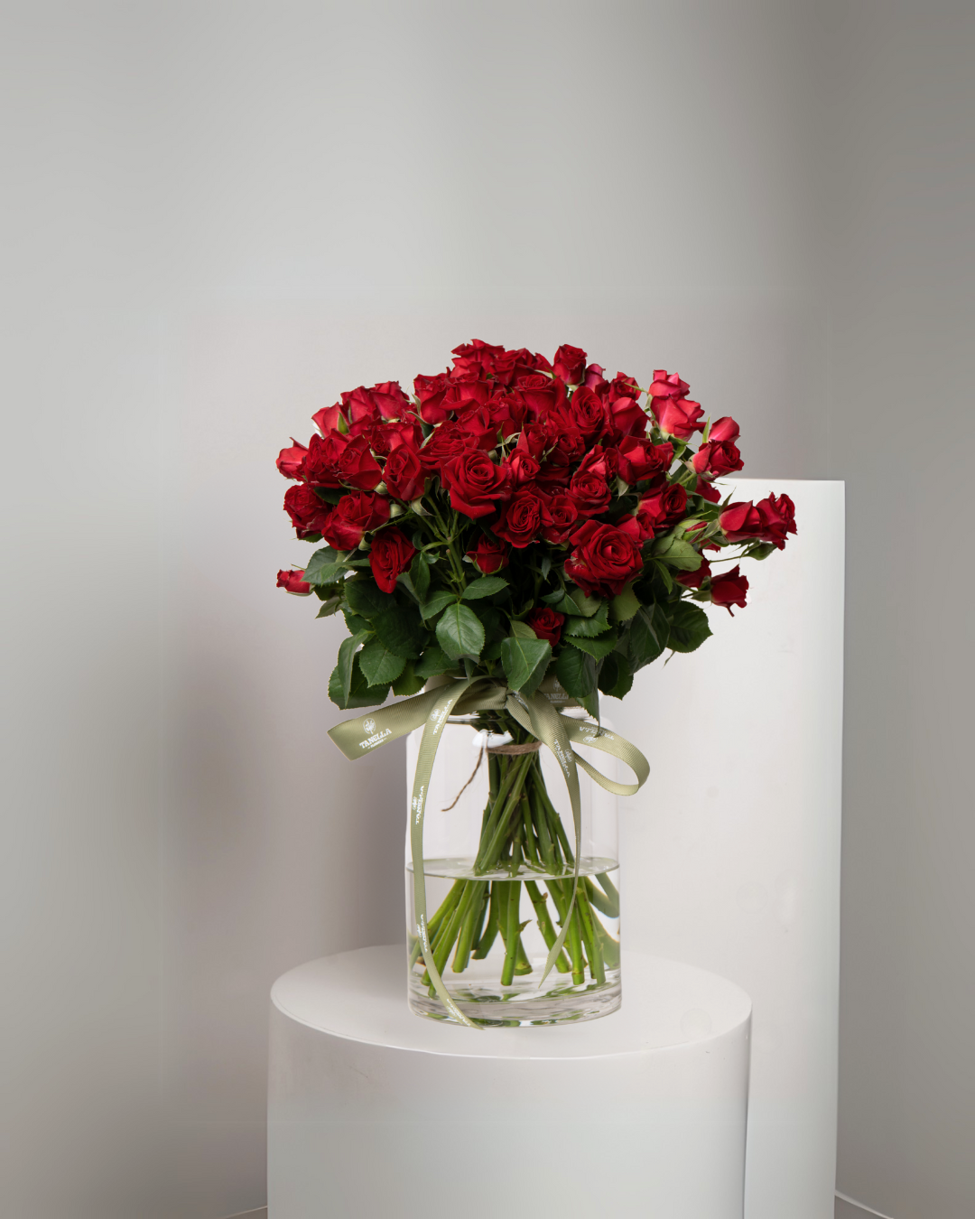 Red spray rose Vase - tanella flowers 